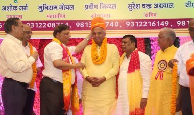 Sunil Gupta, Usha Cable Chairman, Recognized Exceptional Class 10th & 12th Students At Agrasen Jayanti